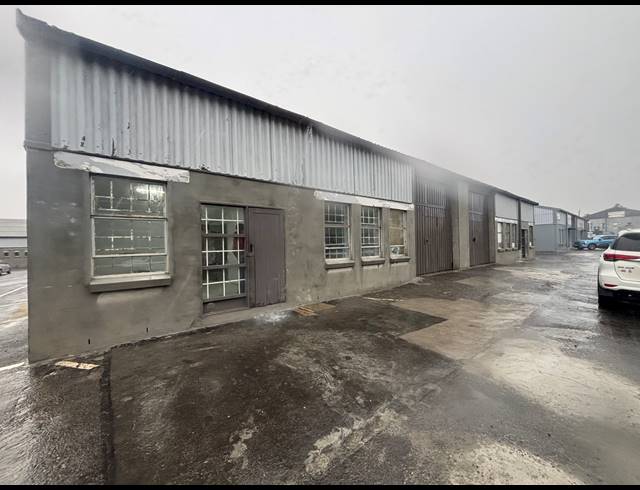 250M² WAREHOUSE TO LET IN STIKLAND INDUSTRIAL